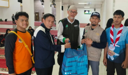 Fakultas Teknik Universitas Andalas Gelar Aksi Peduli Bencana, Salurkan Bantuan Makanan ke Lima Lokasi